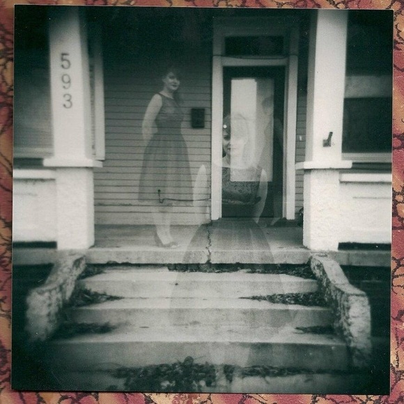 Meet your Posher, April - Picture 3 of 8